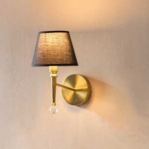 Elegante lámpara de pared de metal dorado de estilo Real Majestad que agrega gracia y encanto al pasillo del dormitorio y la sala de estar - Product Image 2