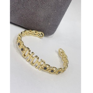 Pulsera de diamantes elegante y moderna con acabado brillante accesorio de moda brillante para compromiso de fiesta de boda para mujeres y niñas - Product Image 1