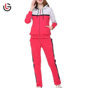 Prix de vente d'usine survêtement en polyester 100% coton personnalisé pour femmes survêtement de haute qualité vêtements de rue logo personnalisé pour les femmes - Product Image 1