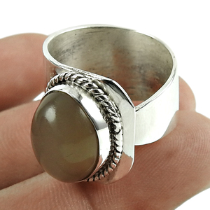 Nouvelle arrivée Design de luxe Bague en argent sterling 925 avec pierre de lune naturelle au design unique Bijoux de bohème faits à la main Fournisseurs en gros - Product Image 1