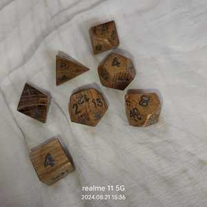 Ensemble de dés pour jeux de rôle sur plateau, qualité supérieure, dés polyédriques D&D, fabrication artisanale en bois, impression laser imperméable, emballage d'exportation - Product Image 4