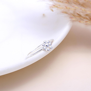 Anillo de flor de compromiso de nuevo diseño clásico, Plata de Ley 925, regalo de aniversario de compromiso minimalista Floral para mujer - Product Image 4