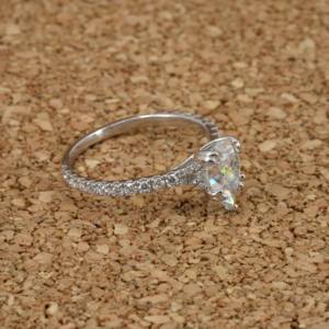 Twinkling Chic Lab Grown Bague en diamant en or 18 carats coupe poire 2 CARAT VVS2 IGI Certifié bijoux de luxe cadeau de fiançailles femmes - Product Image 6