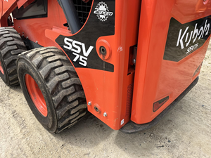 Mini-chargeuse compacte Kubota SSV75, robuste, moteur Kubota puissant, pompe hydraulique, PLC, moment de charge élevé, garantie 1 an - Product Image 4