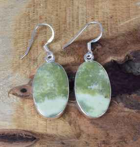 Pendientes de Plata de Ley con Ópalo Verde, Hechos a Mano, Piedra de Nacimiento de Octubre, Joyería Elegante con Piedras Preciosas, Regalo para Mujer - Product Image 4