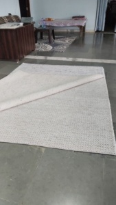 พรมปูพื้นขนสัตว์สีเบจถักลายสไตล์โบฮีเมียนถักทอจาก choti kilim - Product Image 6