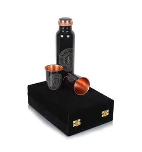 ขวดทองแดง ayurvedic ช่วยเพิ่มการเผาผลาญ, กันสนิม, กันรั่ว, ทำด้วยมือที่มีความสง่างามพร้อมแก้วน้ำและกล่องของขวัญ - Product Image 1