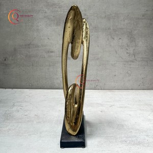 Élégante sculpture de table en métal doré faite à la main en forme de crochet de style traditionnel pour la maison, l'hôtel, le bureau et la réception. - Product Image 4