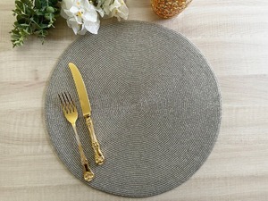 Mantel Individual Festivo de Navidad con Cuentas, Mantel Individual Redondo Hecho a Mano con Cuentas de Vidrio y Base de Tela - Product Image 3