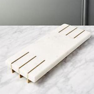 Elegante bandeja de servicio de resina con rico efecto de viruta de madera, duradera y ligera para servir refinados aperitivos de café y té - Product Image 1