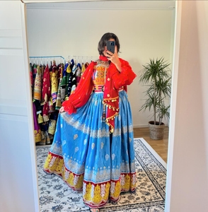 Robe traditionnelle afghane brodée pour femmes faite à la main en velours afghan Salwar fête de mariage taille personnalisée soie coton vente 117 $ - Product Image 2