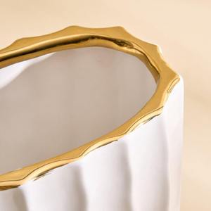 Jarrón de Flores de Cerámica Blanco de Diseño con Detalles Dorados para Decoración de Bodas, Arreglos Florales y Regalos, Venta al por Mayor desde India - Product Image 4