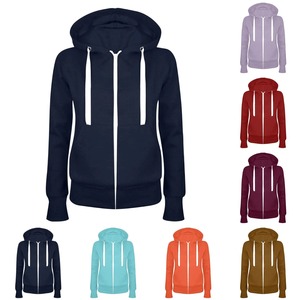 Sudadera con enfoque en la comodidad, hecha con materiales suaves, una silueta relajada y un diseño atemporal, perfecta para uso casual durante todo el año. - Product Image 5