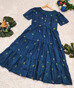 Hermoso maxi de verano para la próxima temporada con hermosos bordados por todas partes - Product Image 2