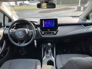 Toyota Corolla LE CVT 2023 d'occasion, conduite à gauche, boîte automatique 6 vitesses de haute qualité, toit ouvrant électrique, système de navigation - Product Image 5