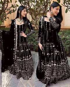 Robe traditionnelle noire en fausse Georgette brodée Anarkali pour femme avec travail à paillettes et Dupatta assorti pour soirée - Product Image 1