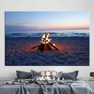 Tableau sur toile Feu de camp sur la plage : Paysage marin moderne imprimé, toile encadrée - Product Image 1