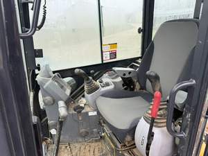 Excavadora Compacta JOHN DEER 35G con Cabina Completa y HVAC 2022, Motor Diésel de 3 Cilindros Refrigerado por Líquido de 23 HP - Product Image 2