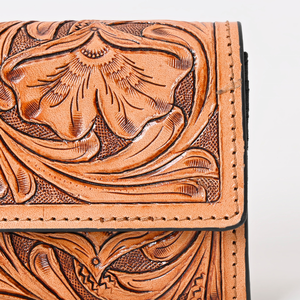 Portefeuille à trois volets en cuir de vachette pleine fleur aimant à rabat finition antique tendance poche latérale arrière ouverte outillage à la main sculpture porte-carte - Product Image 6