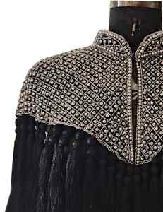 Haut de style poncho perlé à la main de conception classique femmes filles portant des ponchos lourds élégants pour les fêtes - Product Image 2