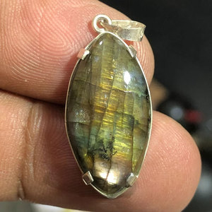 Venta al por Mayor de HARI OM CREATIONS, Colgante Vintage de Piedra Natural de Calcedonia Aqua de 15 mm, Joyería de Latón con Baño de Oro y Rodio en Forma de Flor para Mujer - Product Image 4