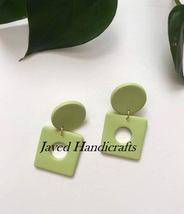 Pendientes de resina hechos a mano para mujeres y niñas joyería de moda de boda de estilo indio clásico con perlas de Javed Handicraft - Product Image 2