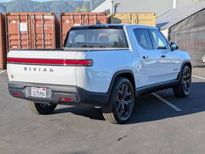รถกระบะ (W&T) มือสอง ปี 2026 Rivian R1T Tri 4 ประตู แบบมีแค็บหลังคา ขับเคลื่อนสี่ล้อ รุ่น SB พร้อมแบตเตอรี่ Max (รถยนต์ไฟฟ้า) 5 ที่นั่ง เกียร์อัตโนมัติ - Product Image 2