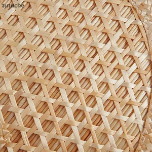 Abanico único de paja de trigo en forma de hoja, hecho a mano con bordado rojo para celebraciones navideñas y de Año Nuevo. - Product Image 3