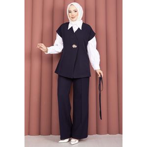 Conjunto de Traje Azul Marino para Mujer con Chaleco con Botones Dorados y Pantalones - Product Image 5