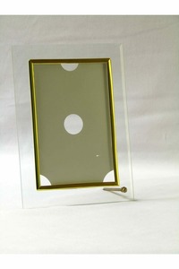 <b>Photo</b> display with wide <b>metal</b> <b>photo</b> <b>frame</b> and smooth enamel finishing suitable for wedding or luxury gifting needs - Product Image 5