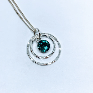 Collier de pierre de naissance de décembre en laiton plaqué argent pendentif en zircon bleu vert accessoire de mode avec lunette de réglage anniversaire - Product Image 5