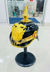 หมวกกันน็อค pickelhaub ทำจากหนังลายทหารเยอรมันสีดำและสีทอง - Product Image 3