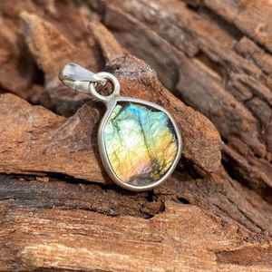 Pendentif en labradorite brute, argent sterling 925, fait main, pierre précieuse unique, bijou fantaisie, cadeau pour femme et homme - Product Image 6