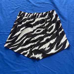 ชุดกีฬาลำลองของผู้ชายกางเกงขาสั้นแห้งเร็วผลิตในปากีสถานย้อมสีแบบเรียบการระเหิด - Product Image 5