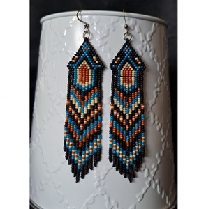 Boucles d'oreilles artistiques en perles de verre pour les amateurs de mode - Product Image 1