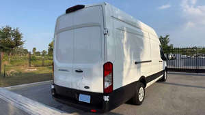 Modèle 2023, faible kilométrage, transmission automatique, sièges en cuir, sans accident et prêt à être expédié. - Product Image 6