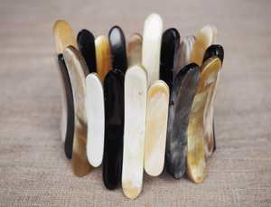 Bracelet et bracelets en corne de buffle polie écologique blanc Taille personnalisée Haute qualité - Product Image 4