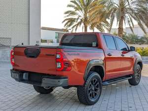 Pick-up 4x4 Hilux 2022 d'occasion, extérieur bicolore, climatisation manuelle, toit en alliage d'aluminium, tissu pour utilisation en flotte utilitaire - Product Image 4