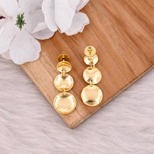 Boucles d'oreilles pendantes tendance à la vente chaude, jolies boucles d'oreilles en laiton plaqué or, bijoux fantaisie à la mode pour femmes, cadeaux d'anniversaire - Product Image 6