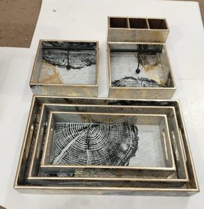 Plateau de service en bois élégant à la demande, parfait pour le petit-déjeuner au lit ou sur la table à café, disponible en grande quantité - Product Image 1