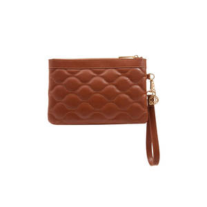 Portefeuille matelassé en cuir Tan CZDN30007 avec fermeture éclair et détail chaîne - Product Image 3