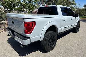 Ford F-150 XLT 4x4 SuperCrew Black Ops AWD 2022 d'occasion en excellent état, sans accident, conduite à gauche/droite - Product Image 5
