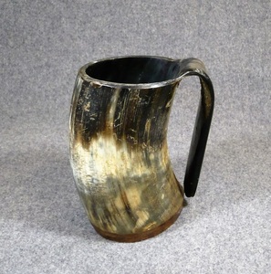 Chope à bière de style viking en corne naturelle avec décoration en agate, produits naturels et biologiques - Product Image 4