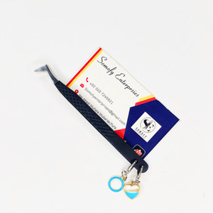 Pince à cils avec logo personnalisé de marque privée avec breloques Volume Extension de cils Pince à épiler en acier inoxydable Pointe en fibre plate - Product Image 3
