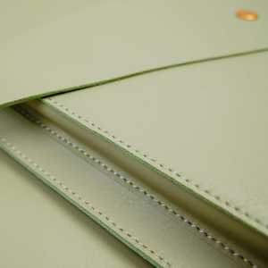 Housses de protection sophistiquées en cuir pour ordinateur portable avec finition élégante, résistance aux rayures, ajustement sûr et design de luxe - Product Image 4