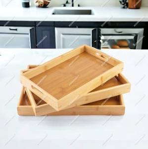 Juego rectangular de Mesa para el hogar moderno de 3 bandejas para servir de madera rústica con asa decorativa para servir comida bandejas multiusos de madera - Product Image 1
