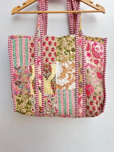 Bolsa de Mano de Algodón Acolchada con Diseño Bohemio y Parches para Mujer, con Cierre de Cremallera, Tamaño Grande/Pequeño, para Compras y Uso Diario, Hecha en Rajastán - Product Image 4