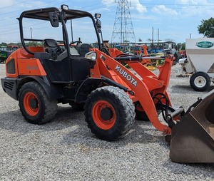 Cargadora de ruedas Kubota R530 2018-4,9 Ton-64,4 HP Diesel-Equipo compacto de construcción y manejo de materiales - Product Image 1
