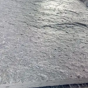 La pierre naturelle de quartzite d'ardoise grise argentée indienne couvre de tuiles le plancher extérieur intérieur de revêtement de mur de surface fendue décoratif