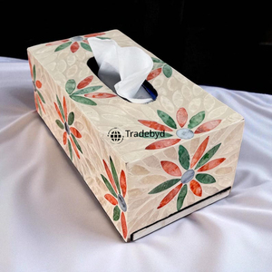 Porta Caja de Pañuelos Decorativo con Diseño Floral Grabado, Calidad Premium, Hecho a Mano para Hogares Modernos y Elegantes - Product Image 1
